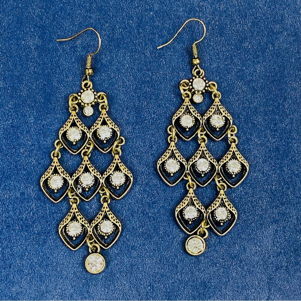 💋 Earrings dangle chandelier crystal gold tone pierced costume jewelry